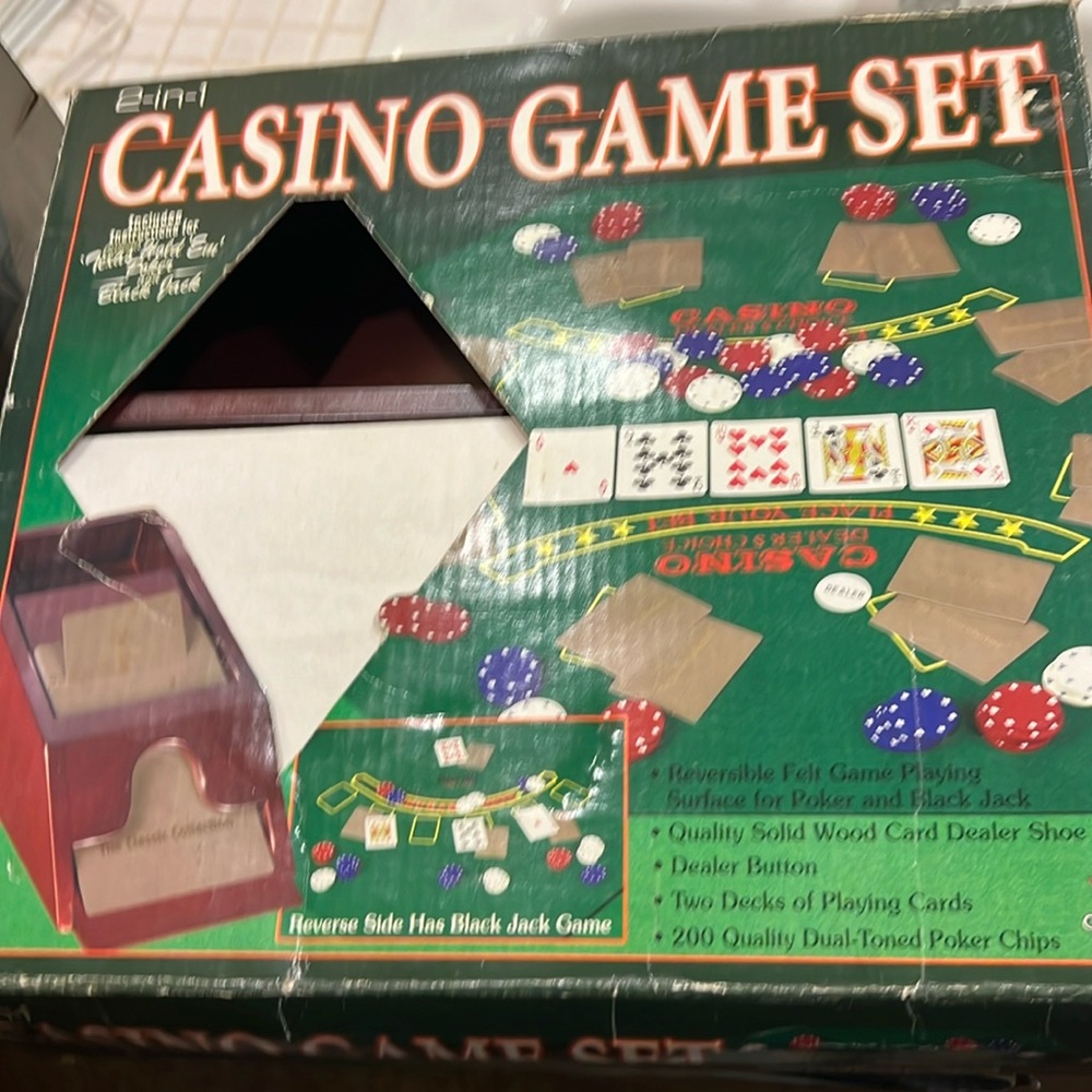 TWO IN ONE CASINO GAME SET, NEW IN BOX 📦